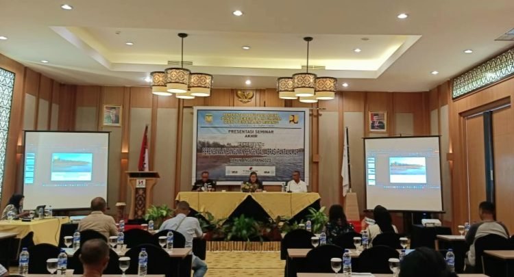 Kegiatan seminar akhir pekerjaan perencanaan bangunan pengendali abrasi Pantai Amar Tahun anggaran 2023
