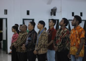 Panitia Natal Nasional GMKI saat mengikuti ibadah bersama