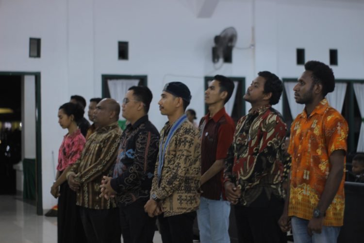 Panitia Natal Nasional GMKI saat mengikuti ibadah bersama