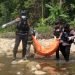 Satgas gabungan TNI/Polri saat mengevakuasi jenazah korban pembunuhan KKB di Kali I Distrik Seredala Yahukimo