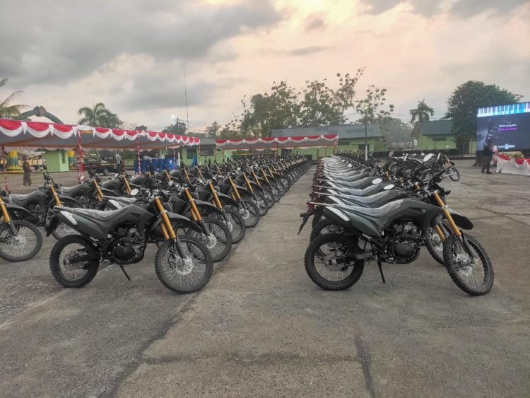 79 unit sepeda motor jenis CRF 150 yang akan dibagikan Menhan Prabowo ke prajurit TNI/Polri di Timika