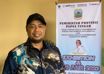 Sekretaris Dinas Tenaga Kerja Transmigrasi Energi Sumber Daya Mineral dan Dinas Tenaga Kerja Transmigrasi Provinsi Papua Tengah, Gunawan Iskandar