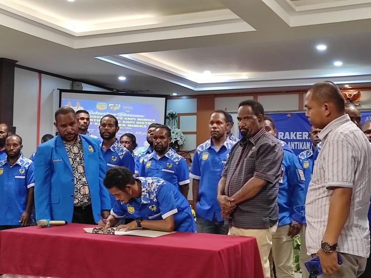 Prosesi pelantikan DPC KNPI tingkat distrik di Hotel Cendrawasih 66