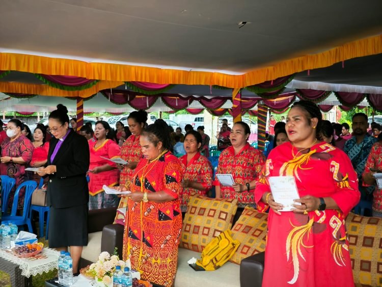 Suasana perayaan Natal TP-PKK dan GOW Mimika Tahun 2023 dihalaman Kantor Distrik Kwamki Narama, Minggu 10 Desember 2023