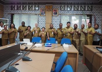 Foto bersama usai pertemuan penyusunan Rancangan Awal (Ranwal) Rencana Pembangunan Jangka Panjang Daerah (RPJPD) Tahun 2025-2045.