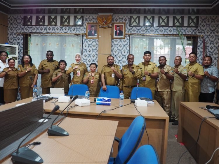 Foto bersama usai pertemuan penyusunan Rancangan Awal (Ranwal) Rencana Pembangunan Jangka Panjang Daerah (RPJPD) Tahun 2025-2045.