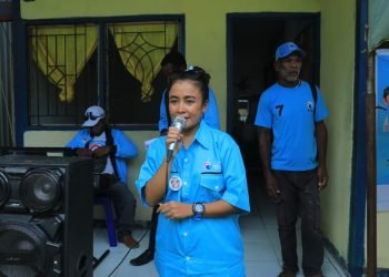 Ketua DPD Partai Gelora Kabupaten Supiori, Anita Hellen Faidiban,SE ketika berorasi dalam kampanye di Dapil V Supiori yang berlangsung di Kampung Amyas, Distrik Supiori Barat, Jumat (22/12)