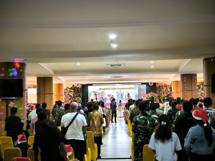 Suasana ibadah perayaan Natal Pemkab Mimika bersama TNI/Polri dan Masyarakat Tahun 2023