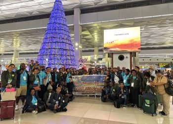 Rombongan wisata rohani Yerusalem saat foto bersama sebelum berangkat ke Dubai
