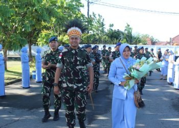 Resmi Masuk Kesatuan, Komandan Lanud Yohanis Kapiyau Timika Ikut Tradisi Passing In dan Out Parade