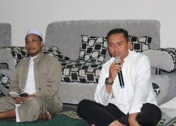 Komandan Lanud Yohanis Kapiyau Timika Letkol Pnb Kamto Adi Saputra S.T., M.M.S., saat menggelar acara yasinan dan doa bersama, yang digelar di rumah dinas Danlanud YKU Perumahan Dirgantara, Jumat (12/1/24).