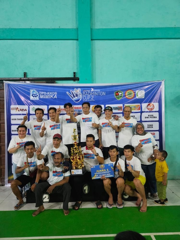 Tim Toraja saat foto bersama usai menerima piala