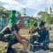 Danyonif 754/ENK Mayor Inf Cecep Cahyadi, S.E., M.I.Pol saat melakukan penanaman pohon