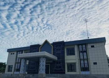 Tampak gedung megah Kantor Distrik Mimika Baru