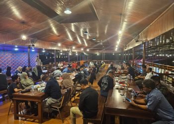 Suasana buka puasa bersama Badan Kesbangpol Kabupaten Mimika bersama OKP dan Cipayung Timika