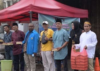 YNCI Timika Bagikan Ratusan Takjil Kepada Masyarakat