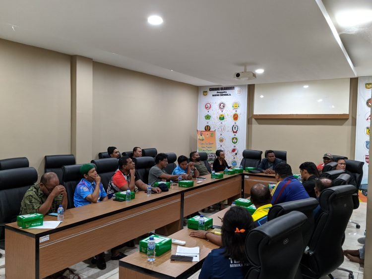Rapat koordinasi KONI Mimika bersama pengurus Cabor Mimika dalam persiapan PON XXI Aceh-Sumut