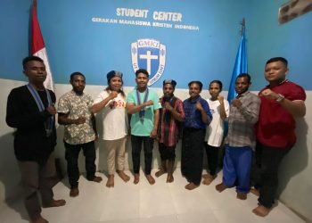 Pengurus GMKI Cabang Timika saat foto bersama usai mengggelar musyawarah