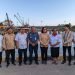 Dirjen Pengadaan Tanah dan Pengembangan Pertanahan, Embun Sari saat berfoto bersama rombongan dan pejabat Pemda Mimika usai kunjungan ke Pelabuhan Pomako