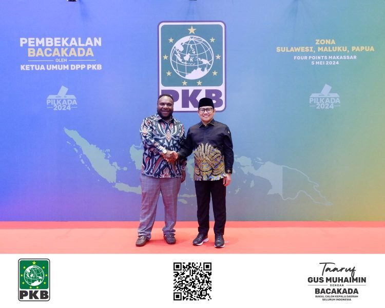 Calon Bupati Mimika periode 2024-2029, Alexander Omaleng saat foto bersama Ketua Umum Partai Kebangkitan Bangsa, Muhaimin Iskandar