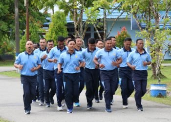 Prajurit Lanud Yohanis Kapiyau Timika saat berolahraga pagi