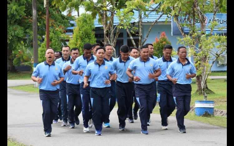 Prajurit Lanud Yohanis Kapiyau Timika saat berolahraga pagi