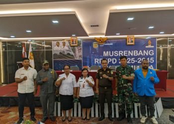 Foto bersama usai pembukaan kegiatan Musrenbang RPJPD 2025-2045 Kabupaten Mimika