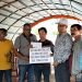 Pengurus IKT Kabupaten Mimika saat menyerahkan donasi kepada keluarga korban bencana tanah longsor Buntao' Toraja Utara
