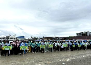 Peserta MTQ XXX se-Tanah Papua saat mengikuti Pawai Ta'aruf.