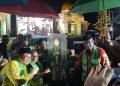 PJ Gubernur Papua Tengah, Ribka Haluk saat menyerahkan piala umum juara MTQ XXX se-Tanah Papua kepada Pemda Mimika.