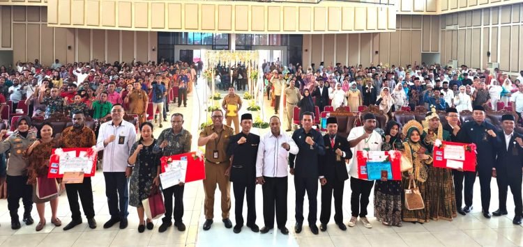 Foto bersama peserta nikah massal