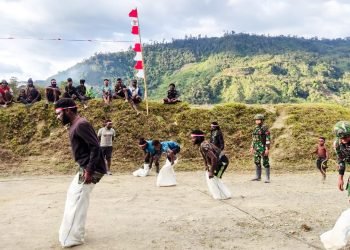 Suasana lomba semarak HUT RI ke-79 yang digelar anggota Satgas Pamtas Kewilayahan Yonif 715/Motuliatodi perbatasan Papua.