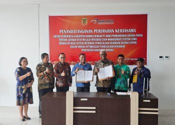 Foto bersama usai penandatanganan kerjasama Pemkab Mimika bersama Bank Papua.