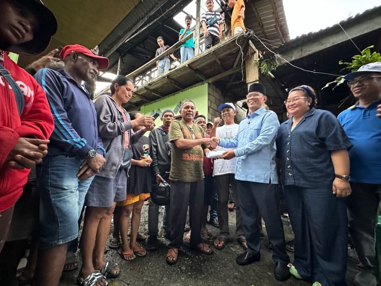 Peduli Warga, AIYE Serahkan Bantuan Kepada 12 Korban Kebakaran di Jalan Pendidikan