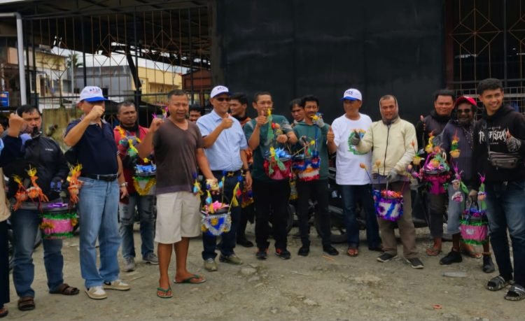 Wujudkan Toleransi Beragama, AIYE Bagikan Ratusan Paket Maulid Kepada Tukang Ojek, Supir Rental dan Anak Yatim di Timika