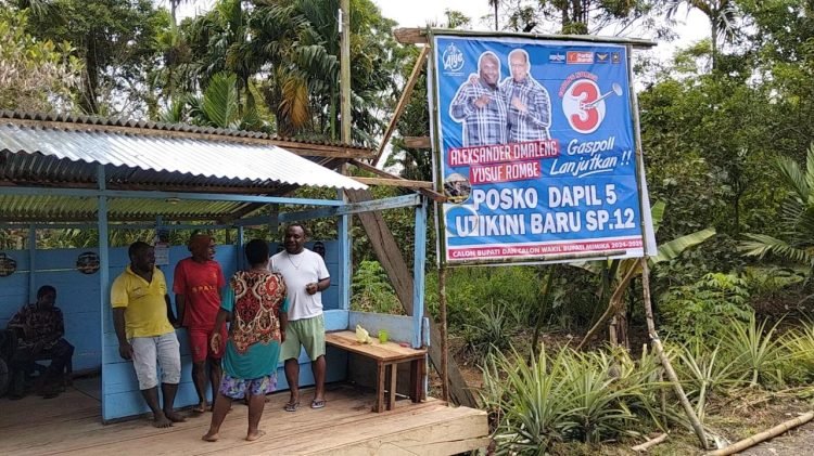 Melihat Gaya Alex Omaleng, Calon Bupati Mimika Blusukan ke Kampung