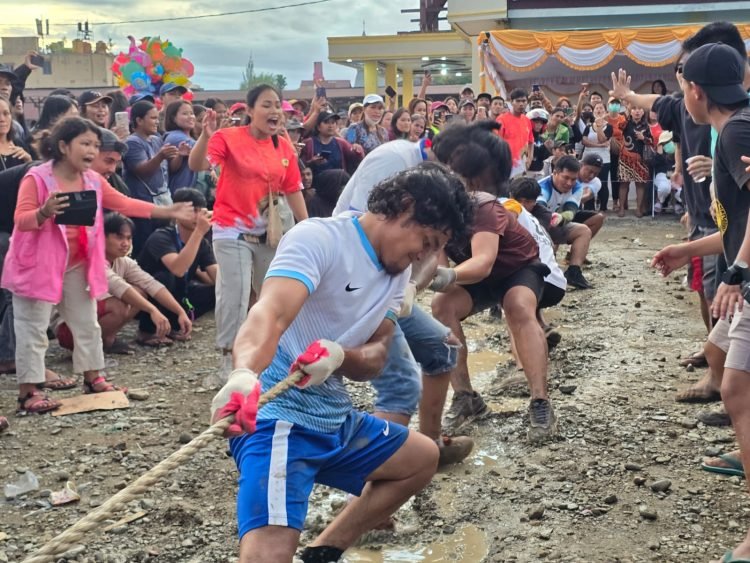 Persekutuan Bodepa dan Pepasan Raih Juara I Lomba Tarik Tambang Putra/Putri Hari Pahlawan Nasional Pongtiku IKT Mimika Tahun 2024