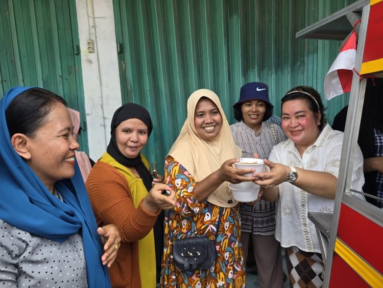 Jumat Berkah, AIYE Berbagi Kasih 1000 Porsi Bakso Gratis