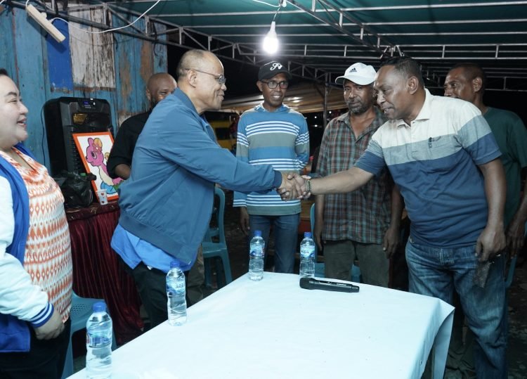 Peduli Bencana Erupsi Gunung Lewatobi, AIYE Serahkan Bantuan ke Posko Flobamora Timika