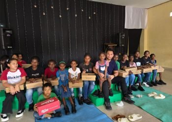 Anggota DPRD Mimika, Darwin Kurnia Rombe Sumbangkan Gaji Pertamanya ke Panti Asuhan