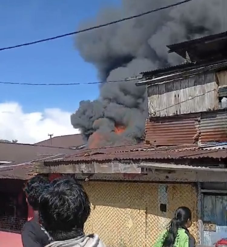 Lagi, Kebakaran Kembali Terjadi di Timika. Tiga Kamar Kos-Kosan Ludes Dilalap Api