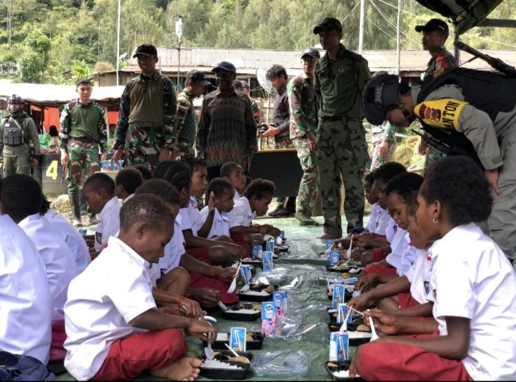 Tokoh Pemuda Mimika Sebut MBG Bermanfaat Untuk Anak-Anak Papua