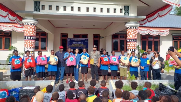 Peringati Injil Masuk Tanah Papua ke-170, TP-PKK Mimika Gelar Pelayanan Kasih ke Atuka Distrik Mimika Tengah