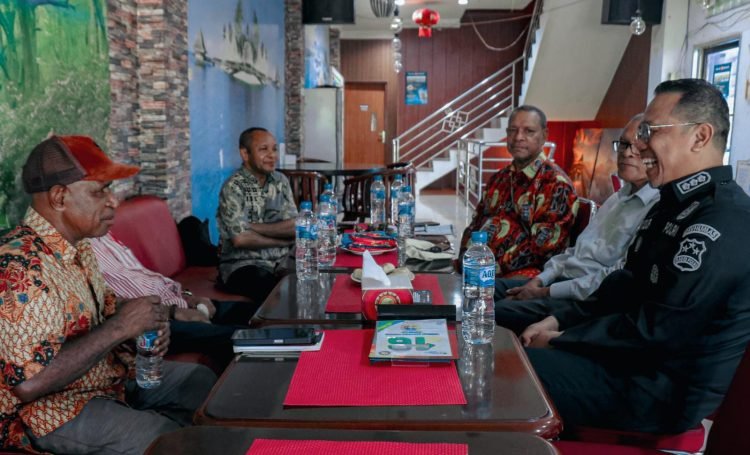 Temui Tokoh Masyarakat di Jayapura, Kasatgas Humas Ops Damai Cartenz 2025 Sampaikan Pesan Penting