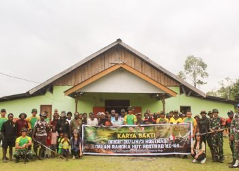 Sambut HUT Kostrad ke-64, Prajurit Brigif 20/IJK/3 Kostrad Gelar Karya Bakti di Kampung Mware