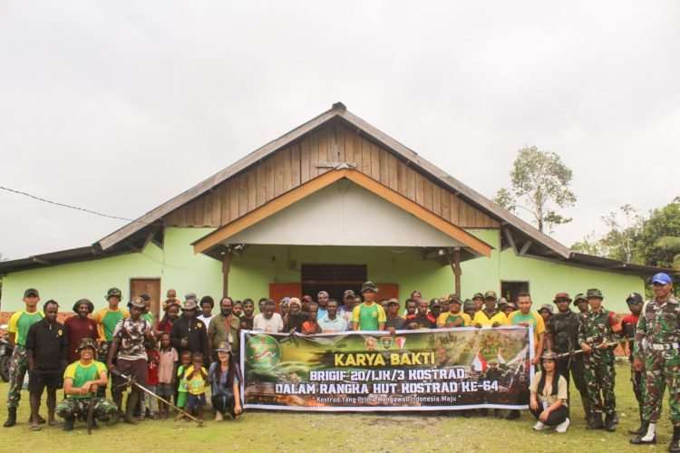 Sambut HUT Kostrad ke-64, Prajurit Brigif 20/IJK/3 Kostrad Gelar Karya Bakti di Kampung Mware