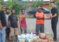 Wujudkan Kepedulian, Personel Operasi Damai Cartenz 2025 Salurkan Bantuan Sembako di Yalimo