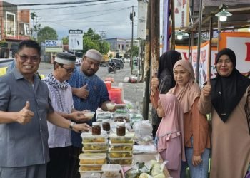 Tingkatkan UMKM, KKSS Mimika Jualan Takjil Selama Ramadhan