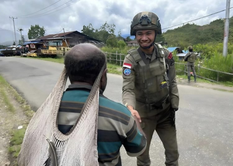 Patroli Rutin, Personel Ops Damai Cartenz-2025 Pastikan Oksibil Aman