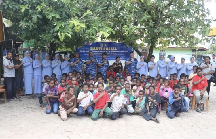 Sambut HUT Ke-79 TNI AU, Lanud YKU Timika Gelar Bakti Sosial